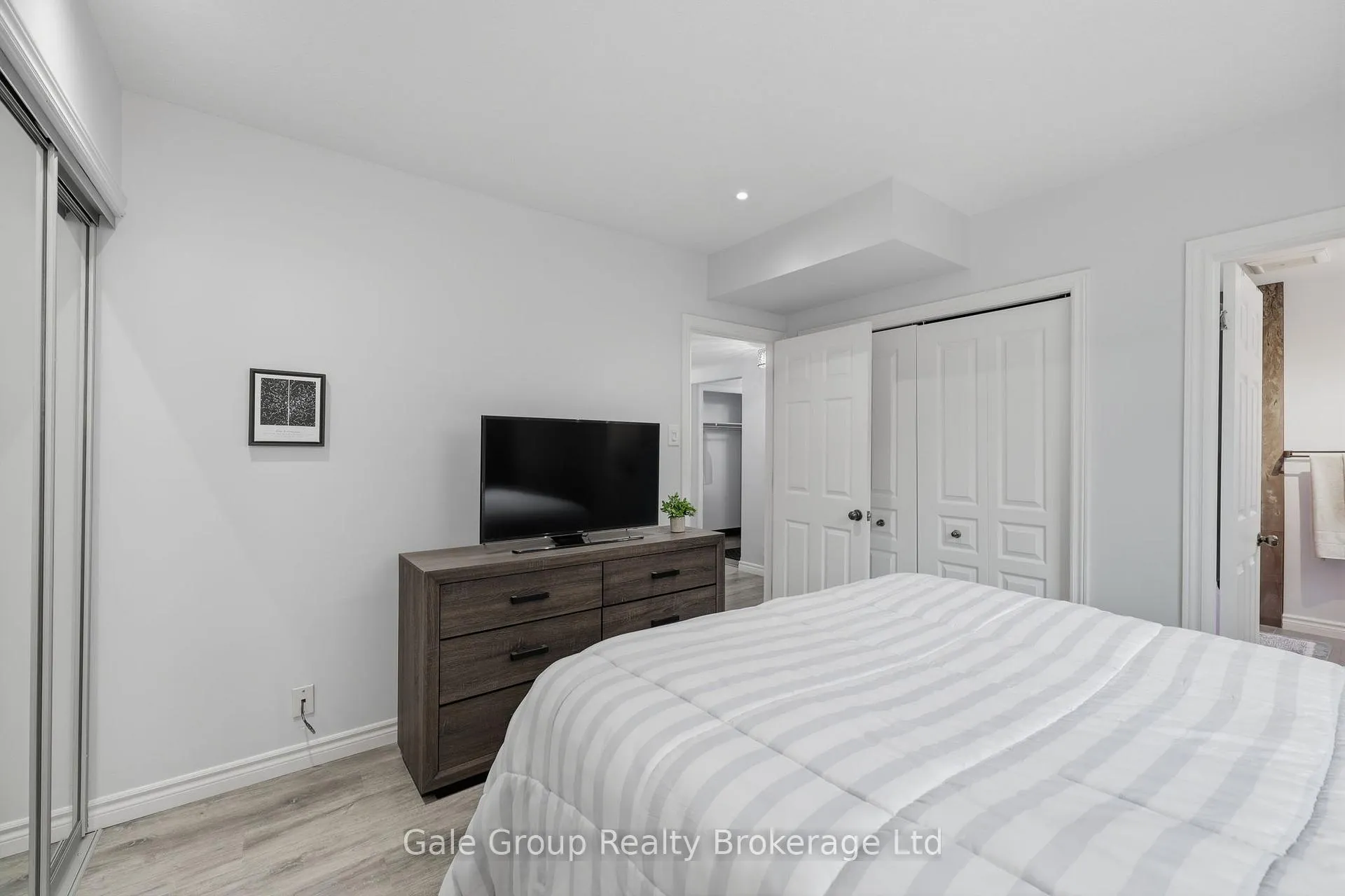 Photo 34 of 33 Long Lane, Brant, Paris — HOMEH
