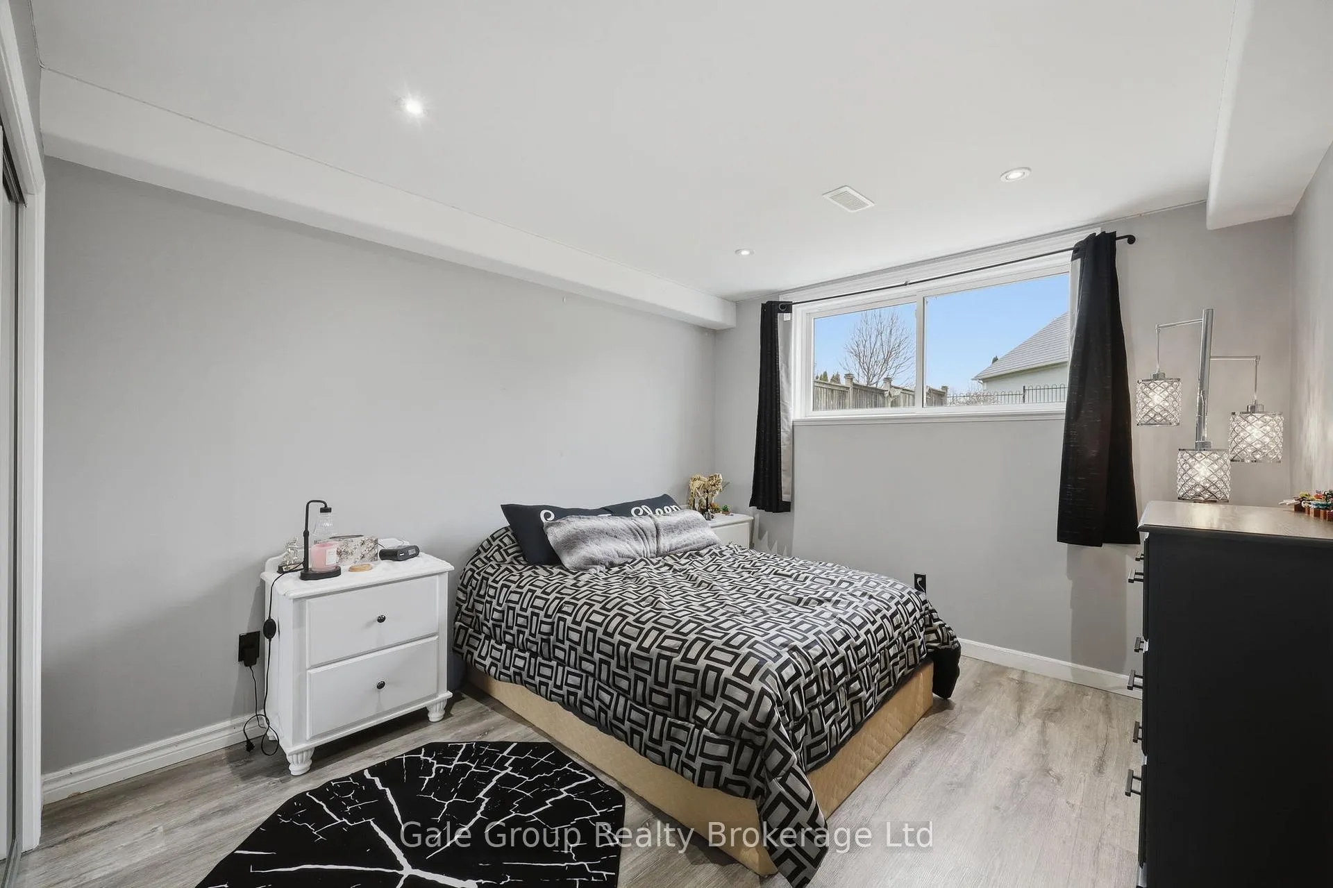 Photo 39 of 33 Long Lane, Brant, Paris — HOMEH