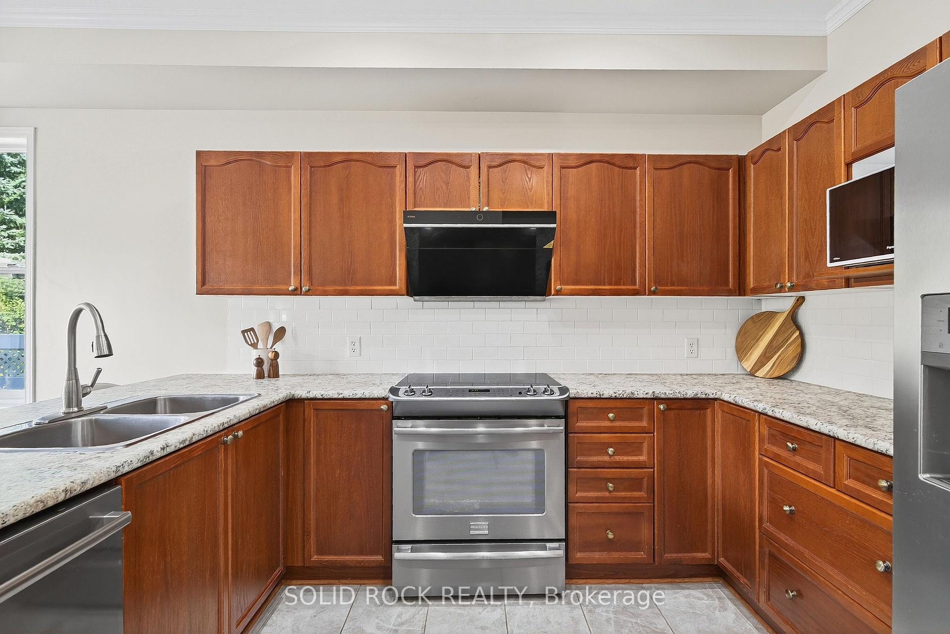 Photo 22 of 50 Insmill Crescent, Ottawa, Kanata - Kanata Lakes/Heritage Hills — HOMEH