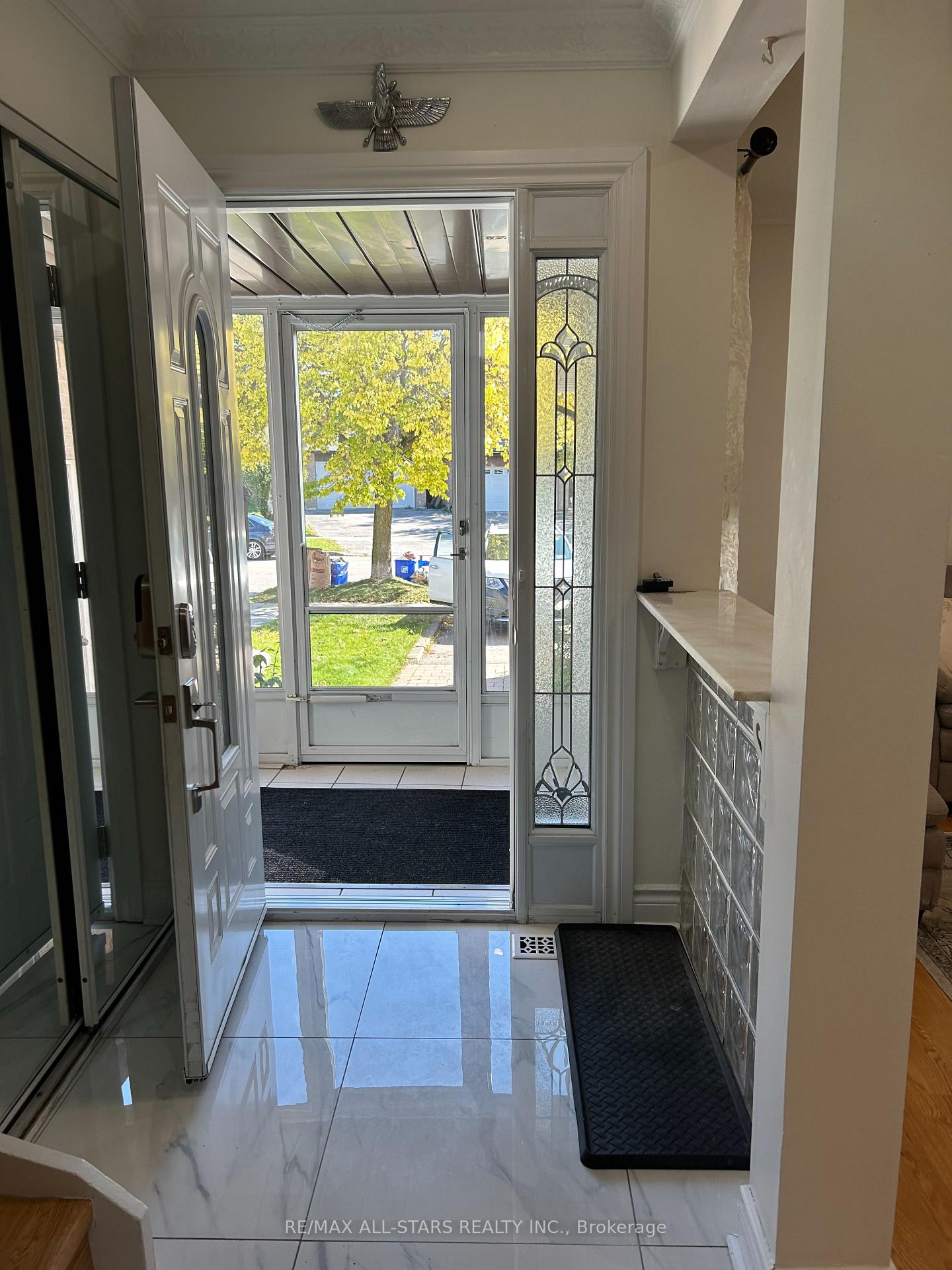 Photo 2 of 277 Risebrough Circuit, Markham, Milliken Mills West — HOMEH