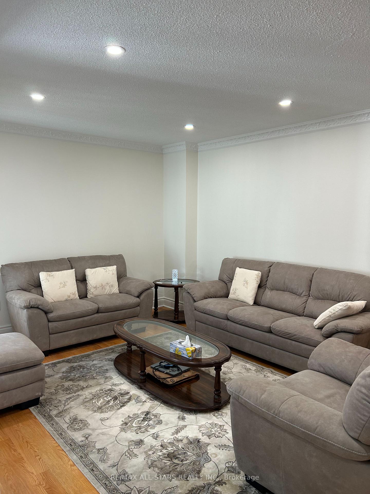 Photo 6 of 277 Risebrough Circuit, Markham, Milliken Mills West — HOMEH