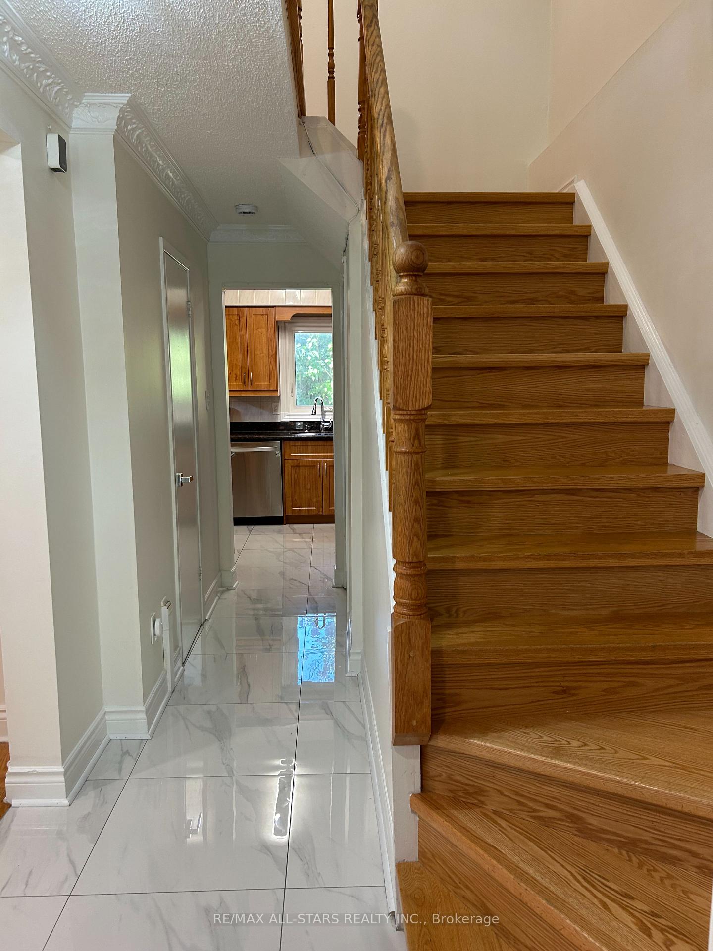 Photo 10 of 277 Risebrough Circuit, Markham, Milliken Mills West — HOMEH