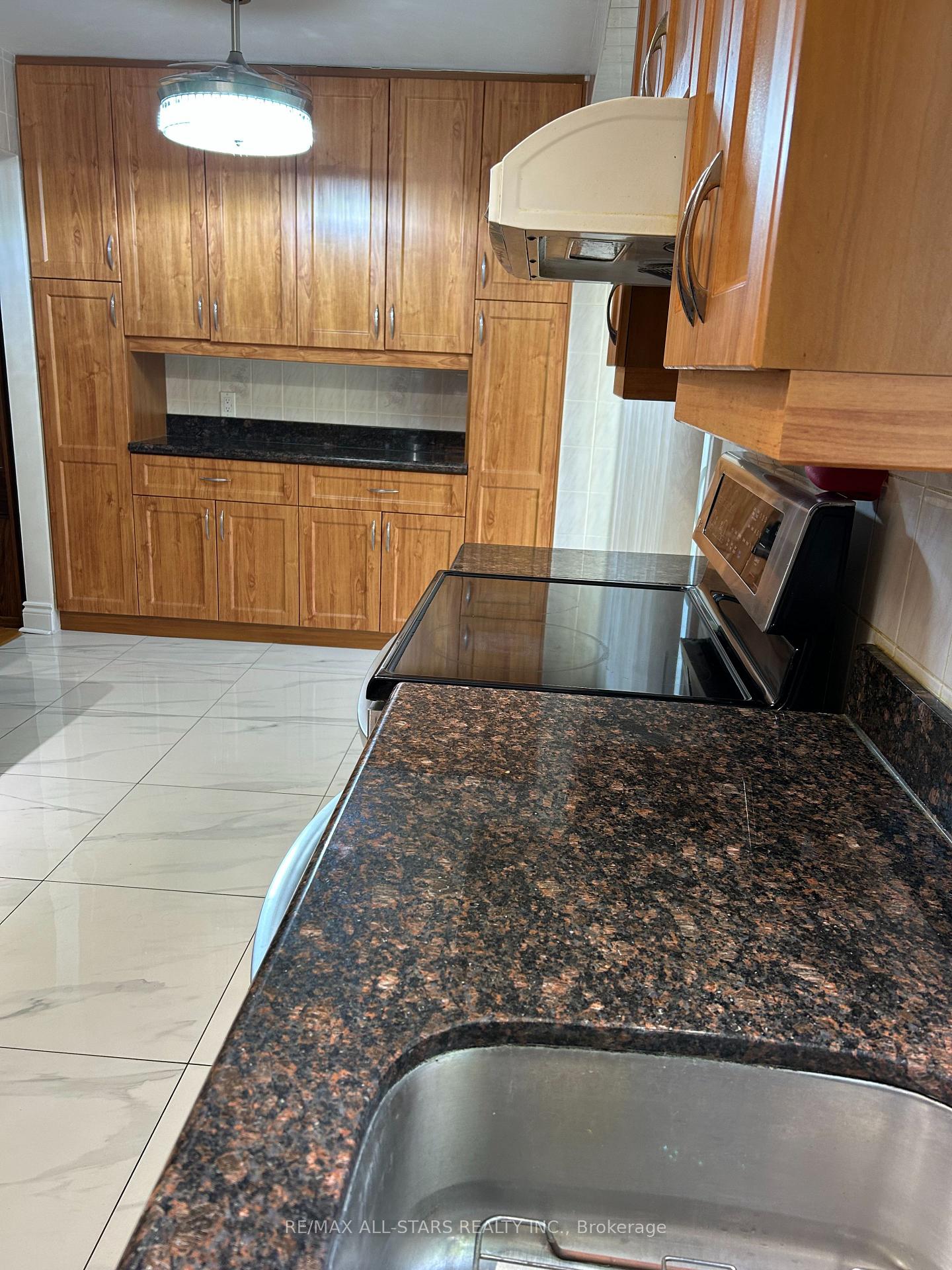 Photo 15 of 277 Risebrough Circuit, Markham, Milliken Mills West — HOMEH