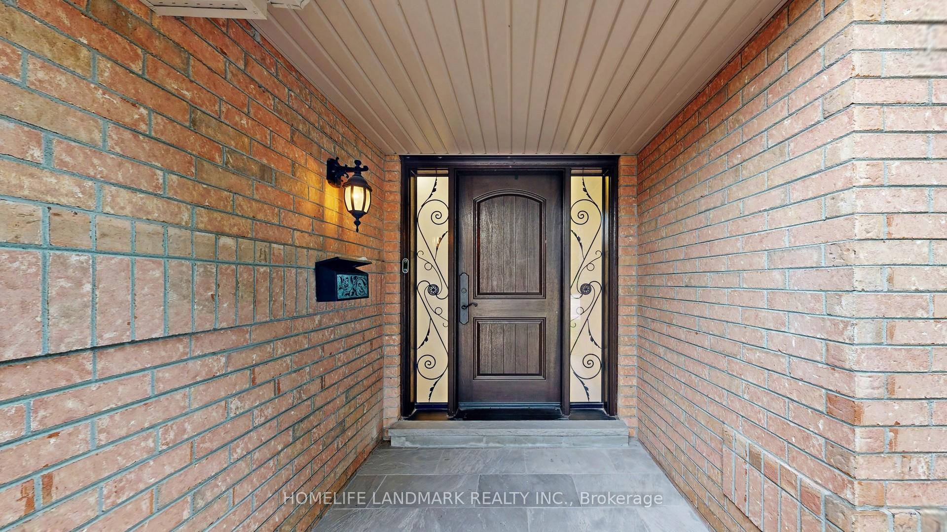 Photo 3 of 14 Casson Place, Markham, Unionville — HOMEH