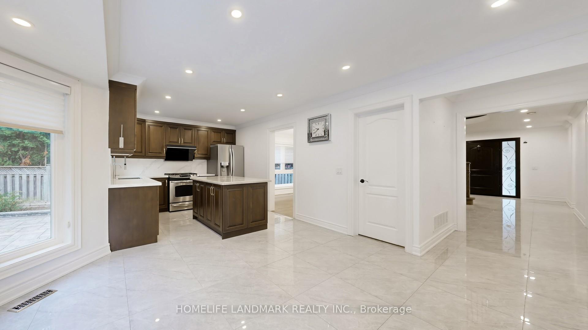 Photo 4 of 14 Casson Place, Markham, Unionville — HOMEH