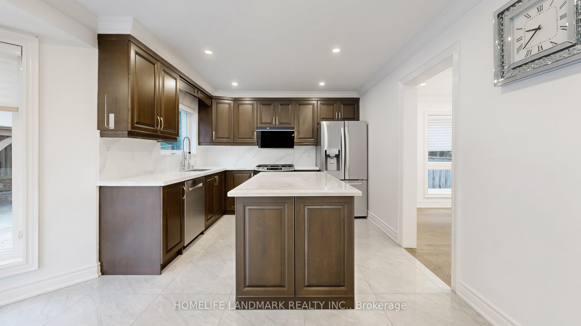 Photo 5 of 14 Casson Place, Markham, Unionville — HOMEH