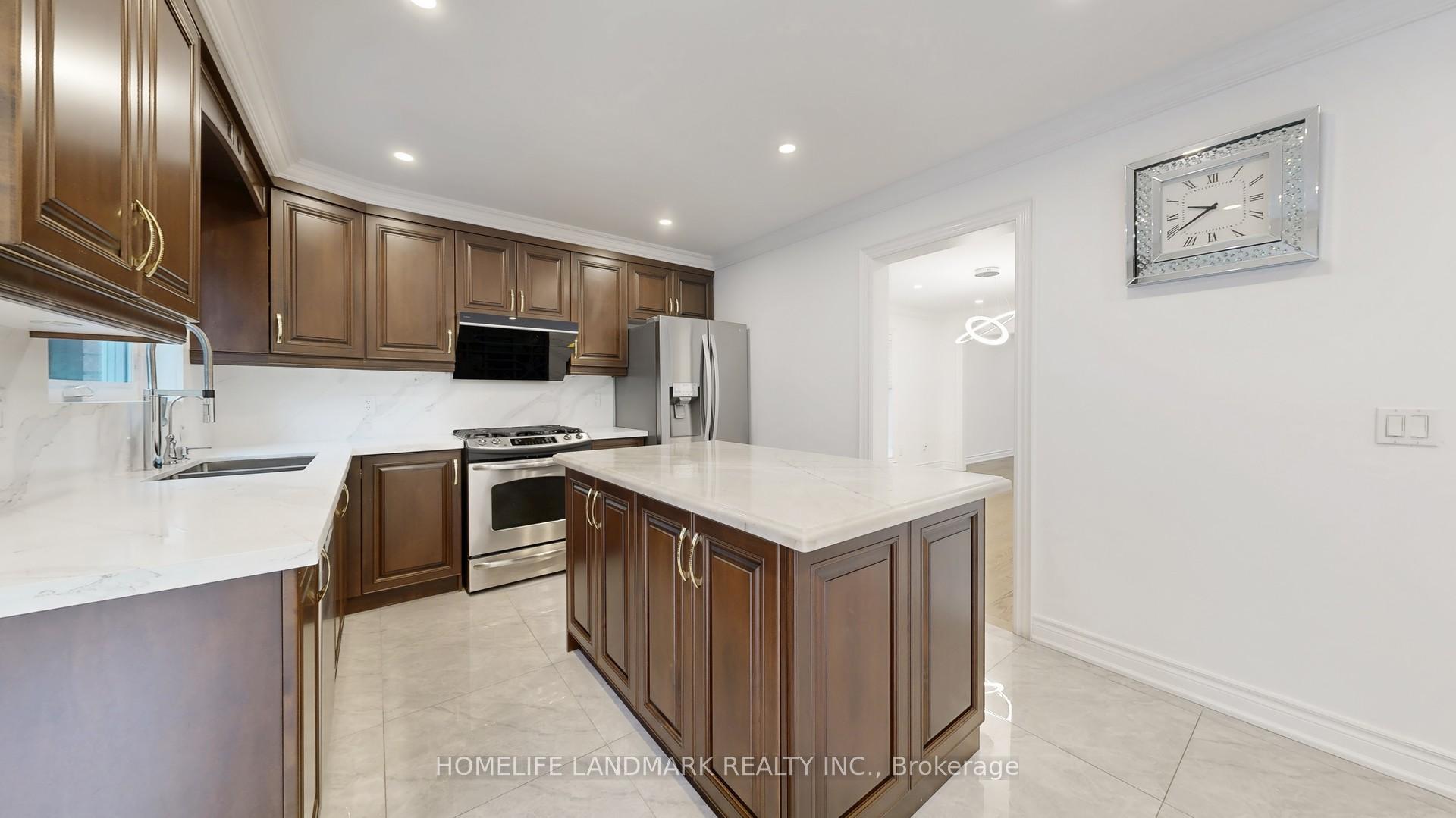Photo 6 of 14 Casson Place, Markham, Unionville — HOMEH