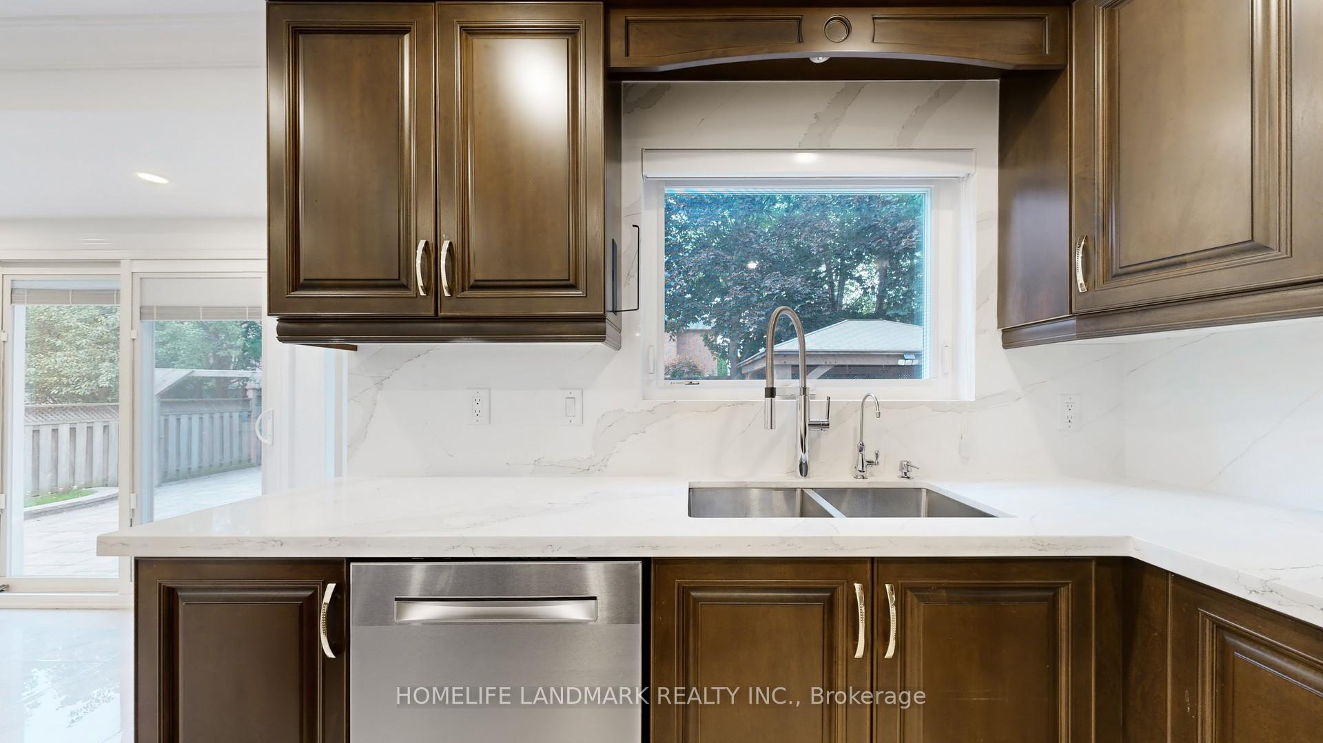 Photo 7 of 14 Casson Place, Markham, Unionville — HOMEH