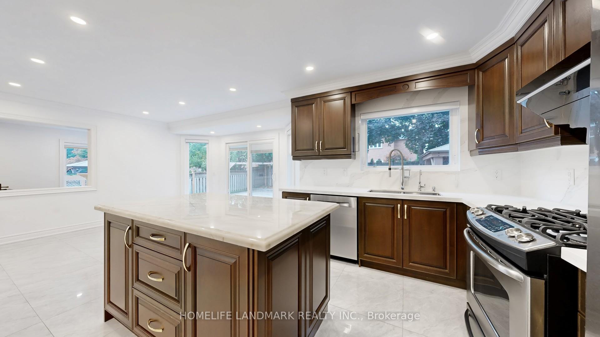 Photo 9 of 14 Casson Place, Markham, Unionville — HOMEH