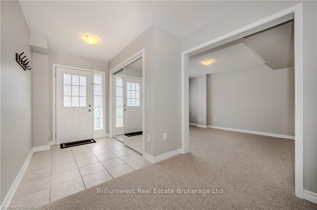 Photo 4 of 48 Outlook Terrace, Kitchener — HOMEH