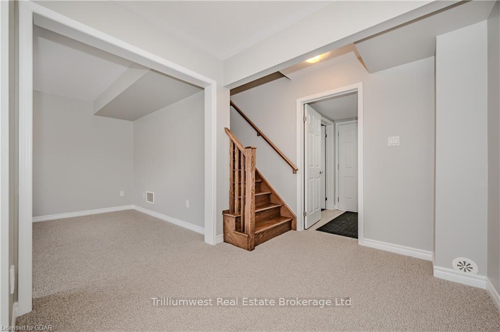 Photo 5 of 48 Outlook Terrace, Kitchener — HOMEH