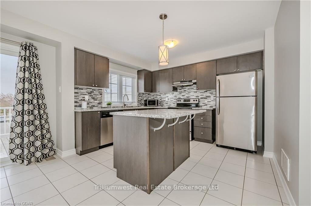 Photo 7 of 48 Outlook Terrace, Kitchener — HOMEH
