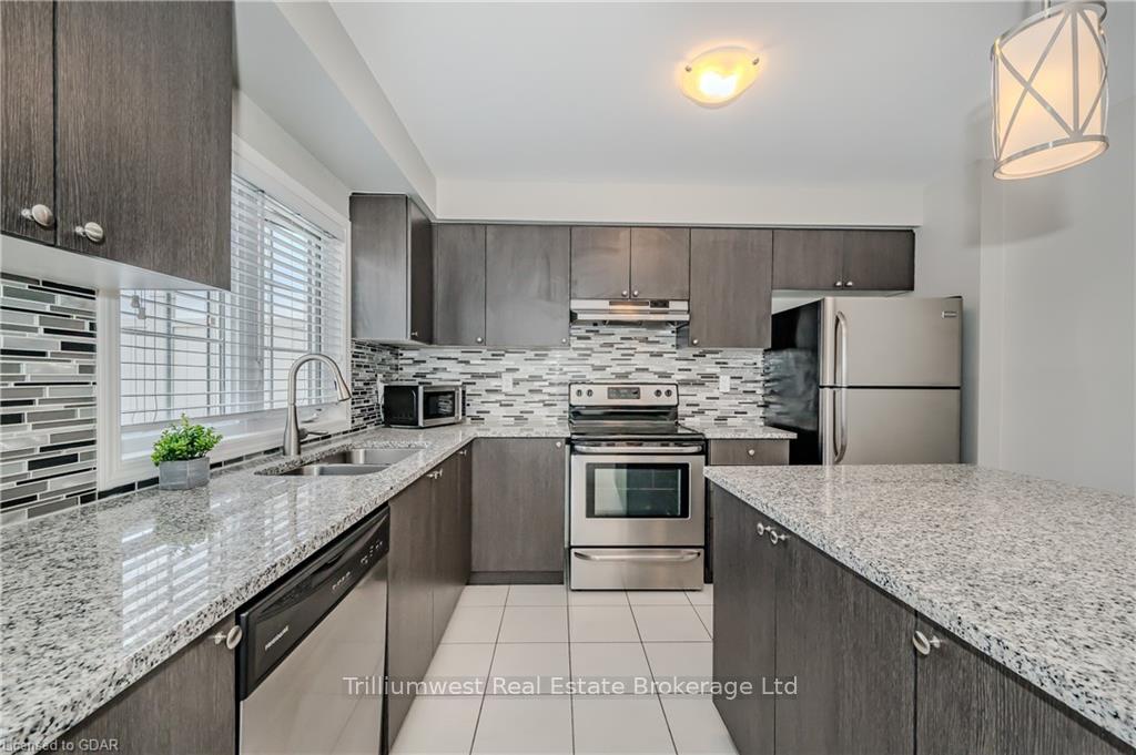 Photo 8 of 48 Outlook Terrace, Kitchener — HOMEH
