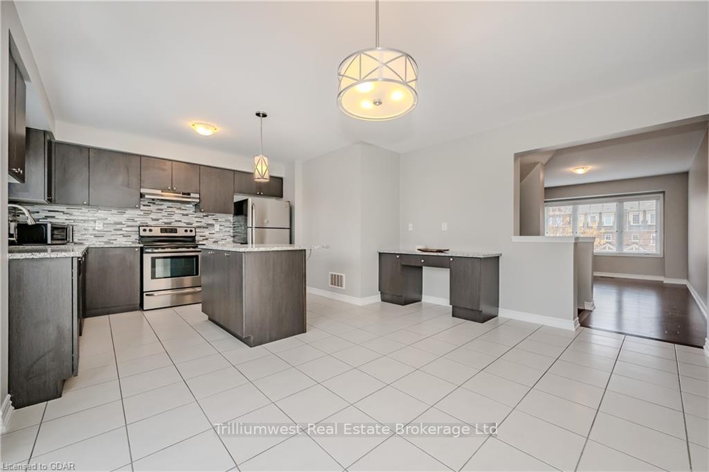 Photo 10 of 48 Outlook Terrace, Kitchener — HOMEH
