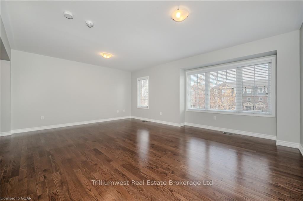 Photo 11 of 48 Outlook Terrace, Kitchener — HOMEH