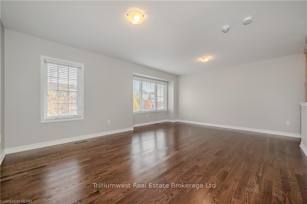Photo 12 of 48 Outlook Terrace, Kitchener — HOMEH