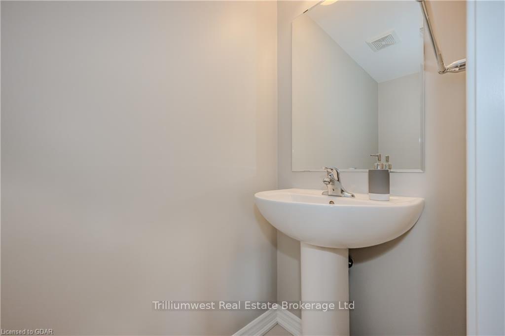 Photo 14 of 48 Outlook Terrace, Kitchener — HOMEH