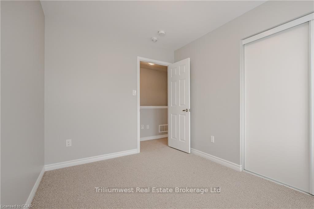 Photo 15 of 48 Outlook Terrace, Kitchener — HOMEH