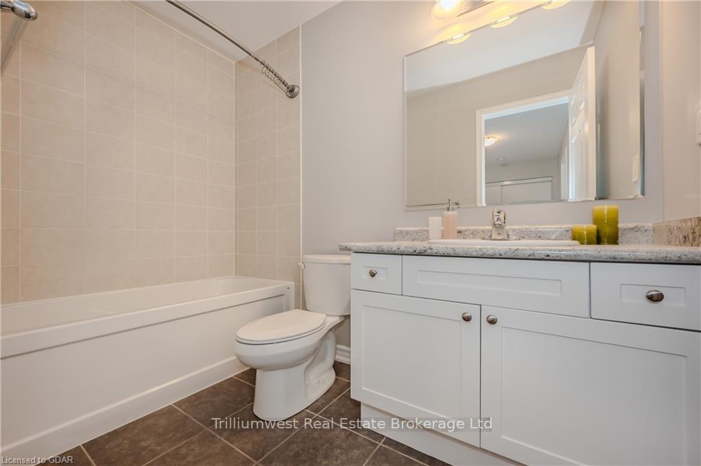 Photo 16 of 48 Outlook Terrace, Kitchener — HOMEH