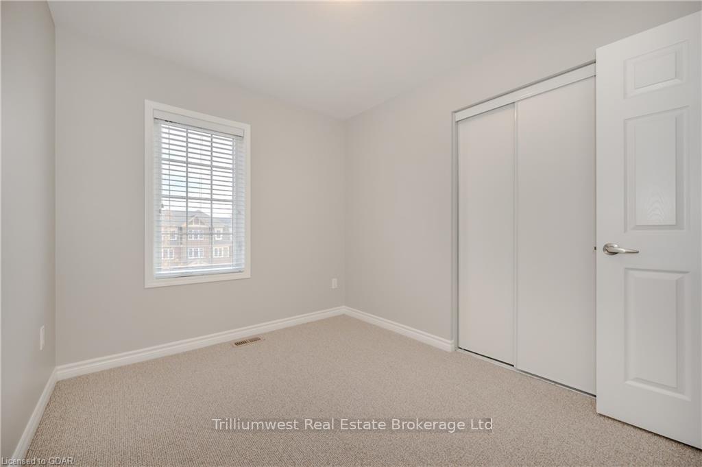 Photo 17 of 48 Outlook Terrace, Kitchener — HOMEH
