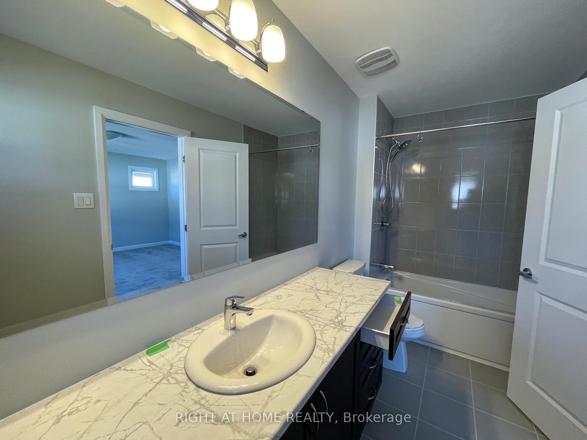 Photo 30 of 304 Basalt Lane, Ottawa, Kanata - Kanata Lakes/Heritage Hills — HOMEH