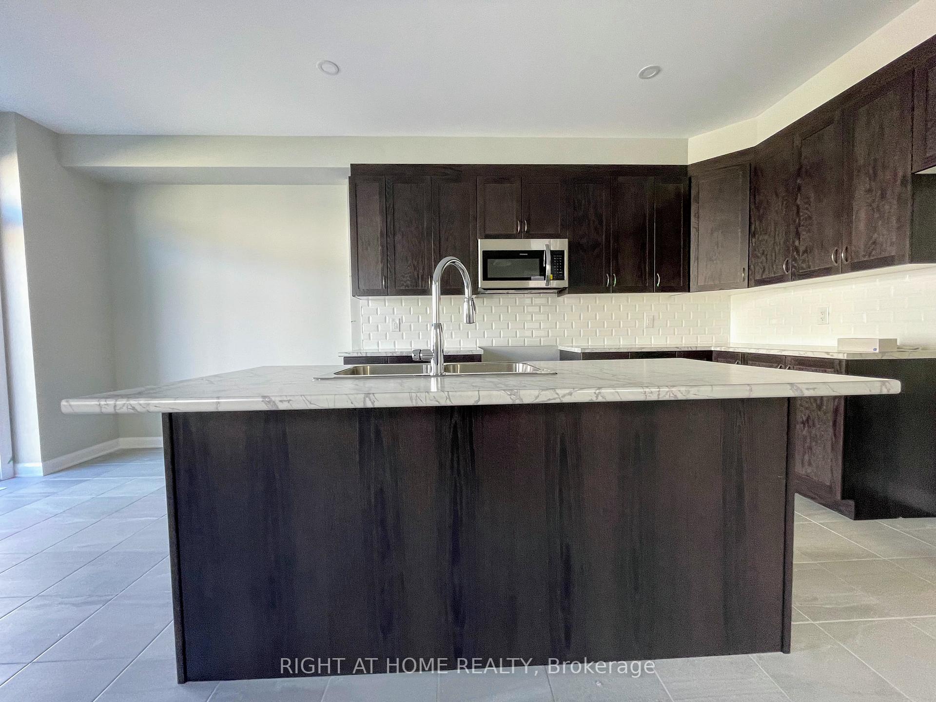 Photo 7 of 304 Basalt Lane, Ottawa, Kanata - Kanata Lakes/Heritage Hills — HOMEH