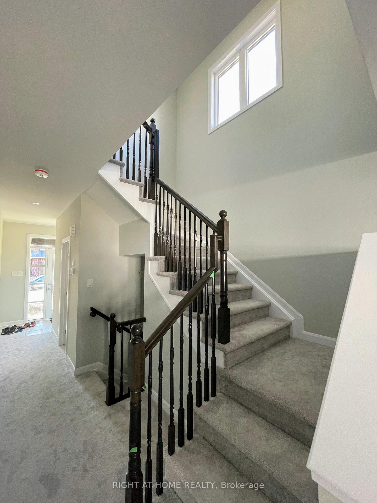 Photo 10 of 304 Basalt Lane, Ottawa, Kanata - Kanata Lakes/Heritage Hills — HOMEH
