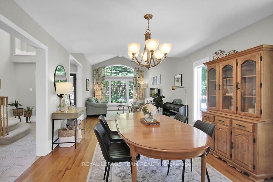 Photo 9 of 23 Windgate Crescent, Ottawa, Kanata - Emerald Meadows/Trailwest — HOMEH