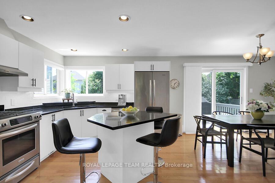 Photo 13 of 23 Windgate Crescent, Ottawa, Kanata - Emerald Meadows/Trailwest — HOMEH