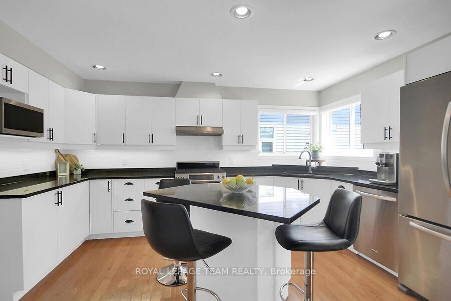 Photo 14 of 23 Windgate Crescent, Ottawa, Kanata - Emerald Meadows/Trailwest — HOMEH