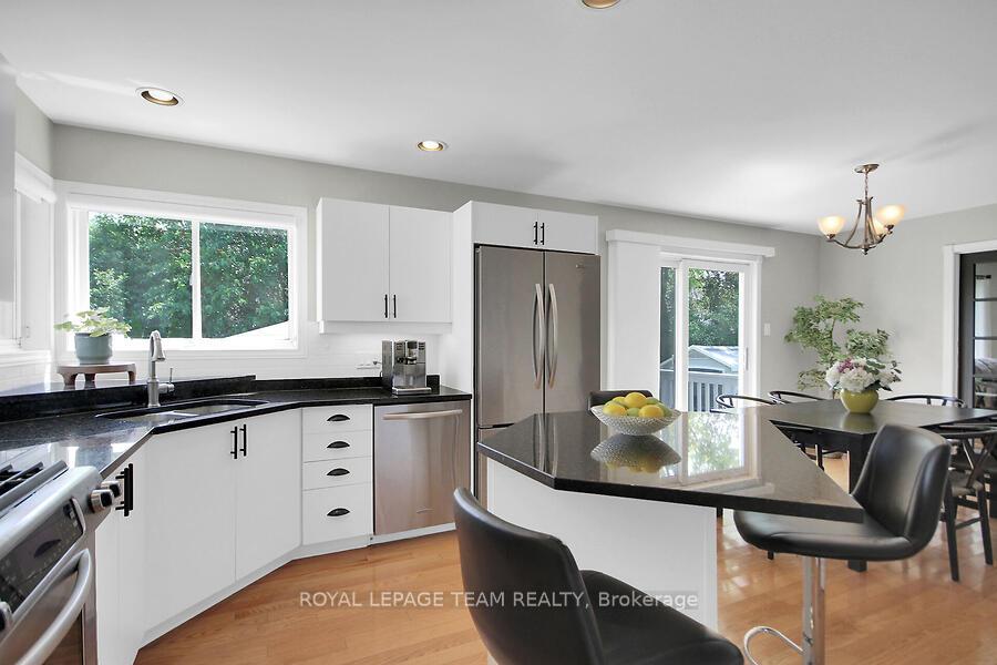 Photo 16 of 23 Windgate Crescent, Ottawa, Kanata - Emerald Meadows/Trailwest — HOMEH