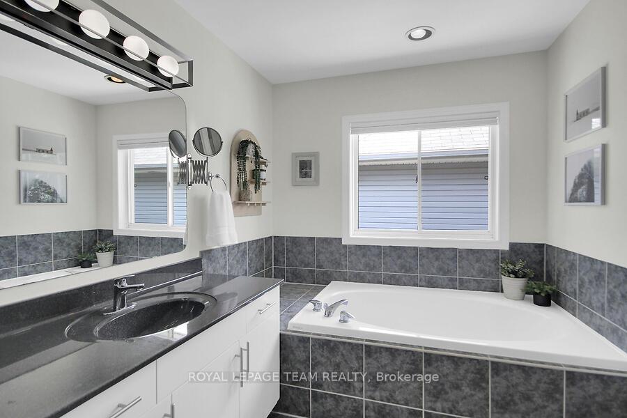 Photo 26 of 23 Windgate Crescent, Ottawa, Kanata - Emerald Meadows/Trailwest — HOMEH