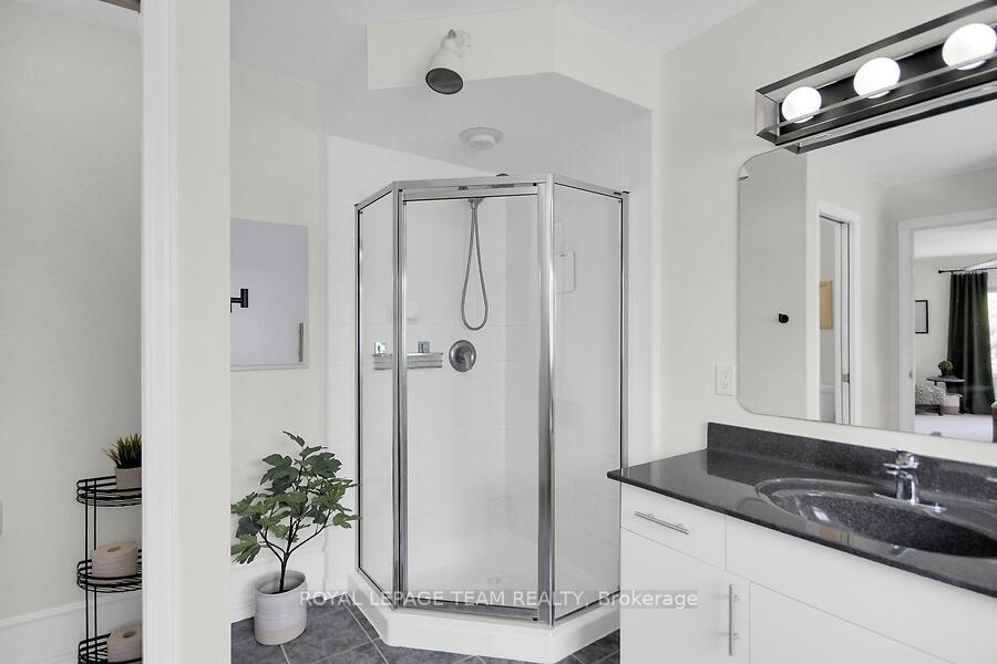 Photo 27 of 23 Windgate Crescent, Ottawa, Kanata - Emerald Meadows/Trailwest — HOMEH