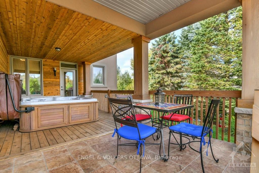 Photo 12 of 5844 Longhearth Way, Ottawa, Manotick East to Manotick Station — HOMEH
