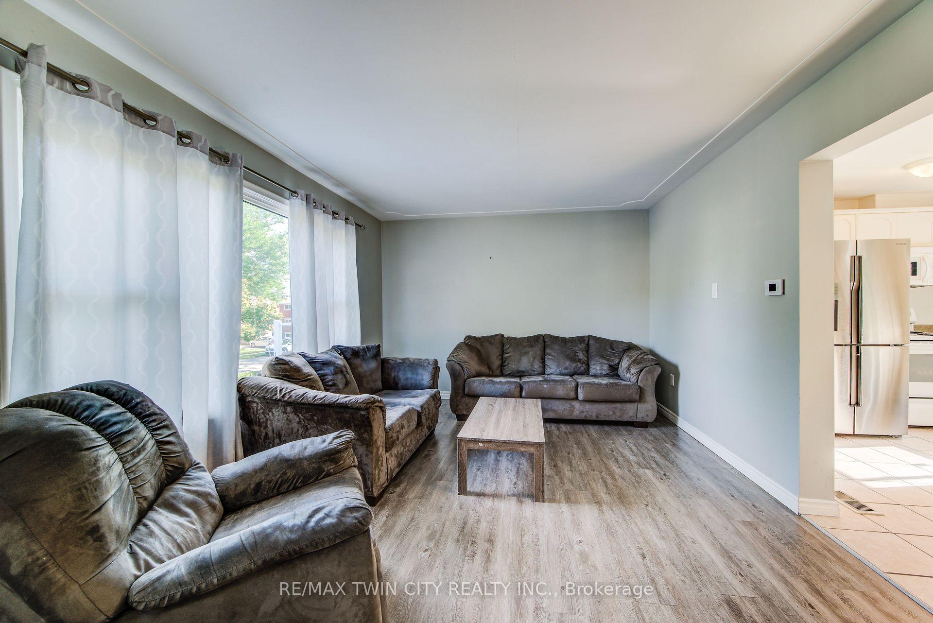 Photo 6 of 124 Wilfred Avenue, Kitchener — HOMEH