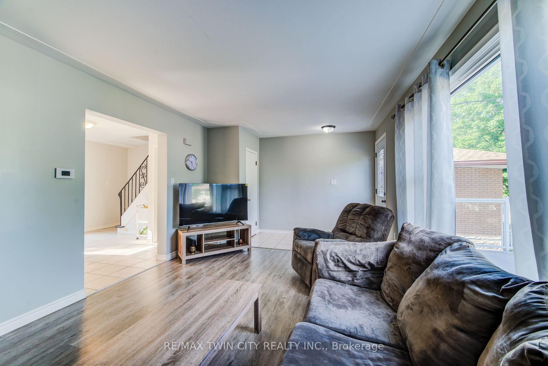 Photo 7 of 124 Wilfred Avenue, Kitchener — HOMEH