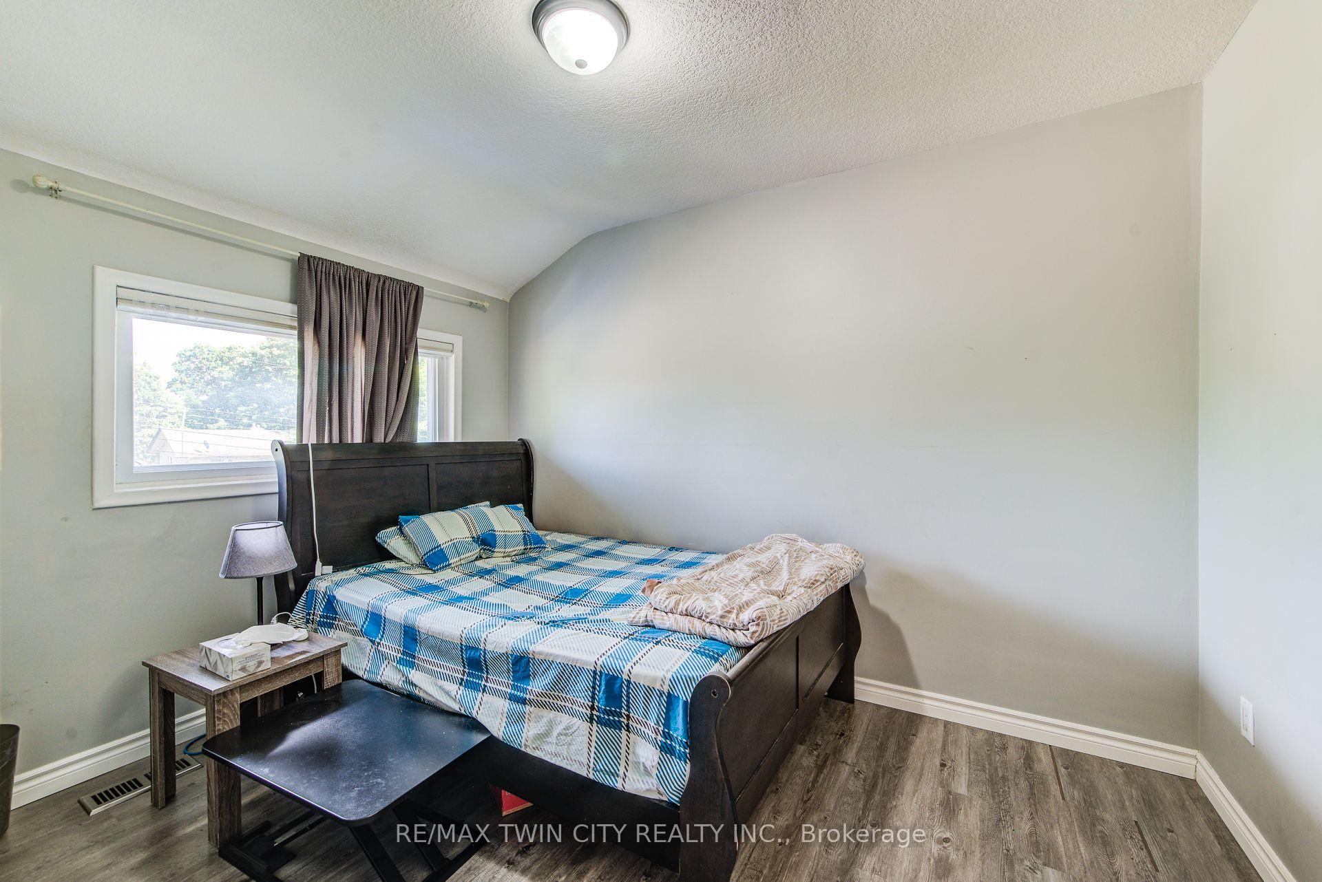 Photo 13 of 124 Wilfred Avenue, Kitchener — HOMEH