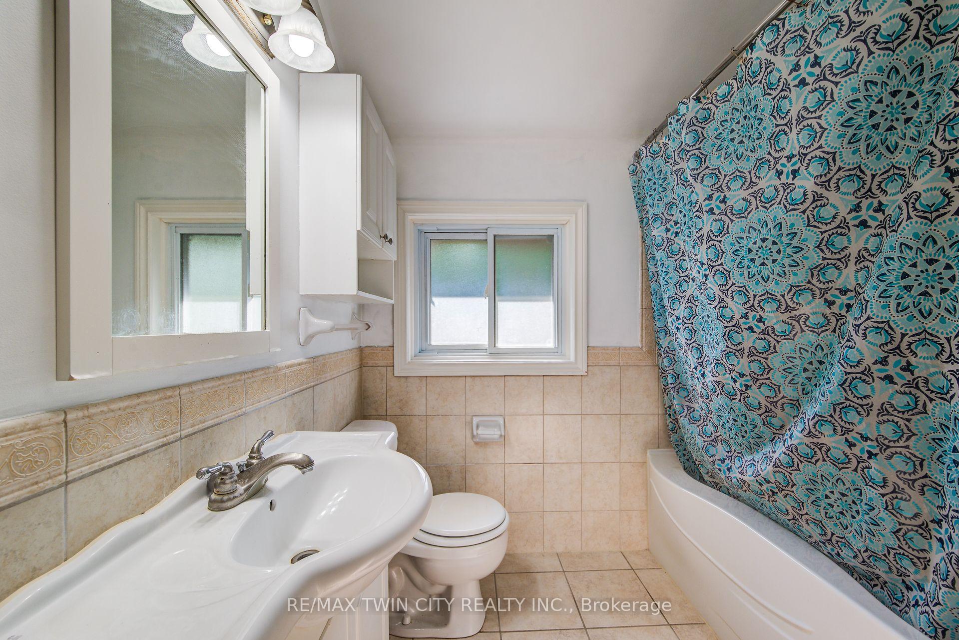 Photo 16 of 124 Wilfred Avenue, Kitchener — HOMEH