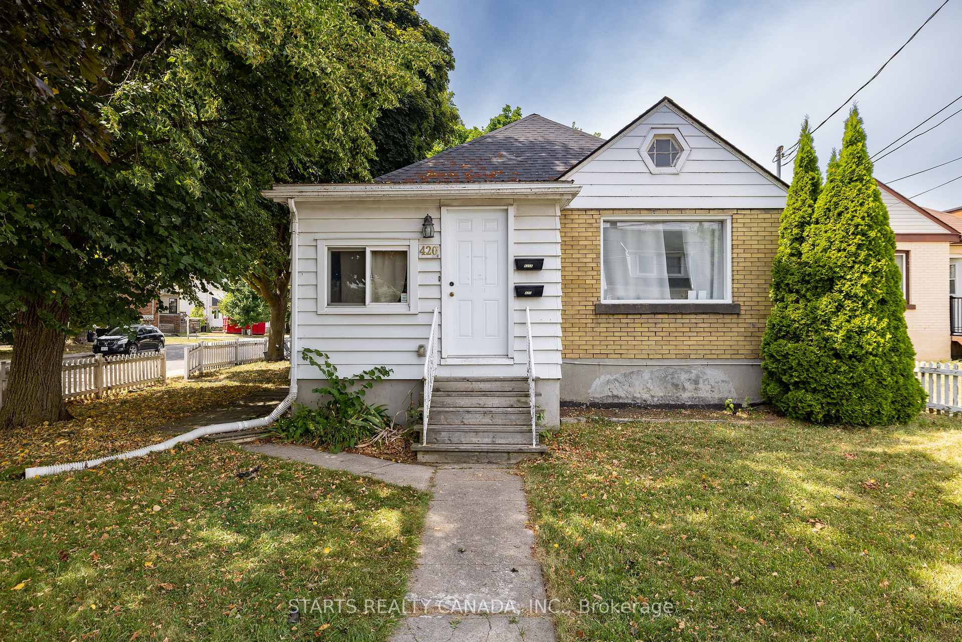 Front of 420 Macdonnell Street