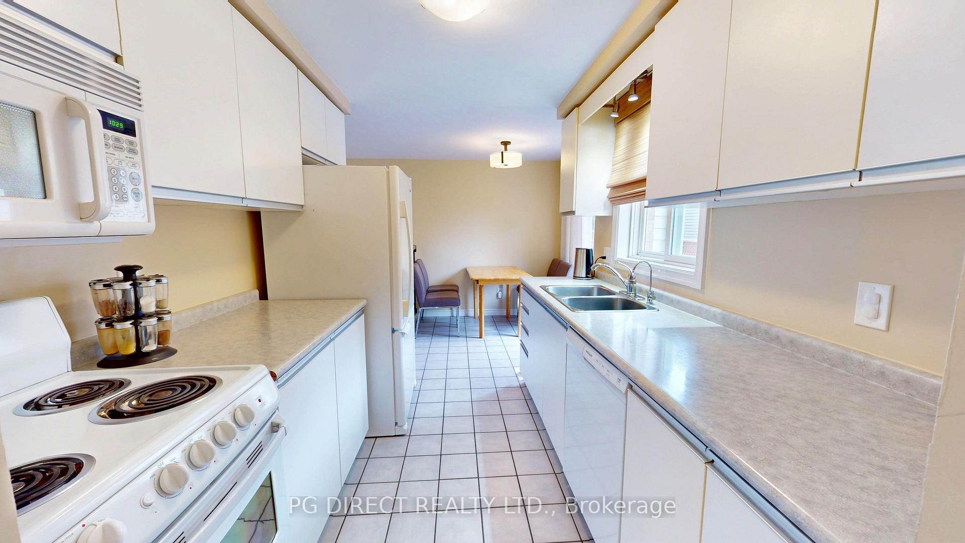 Photo 3 of 116 Oprington Court, Kitchener — HOMEH