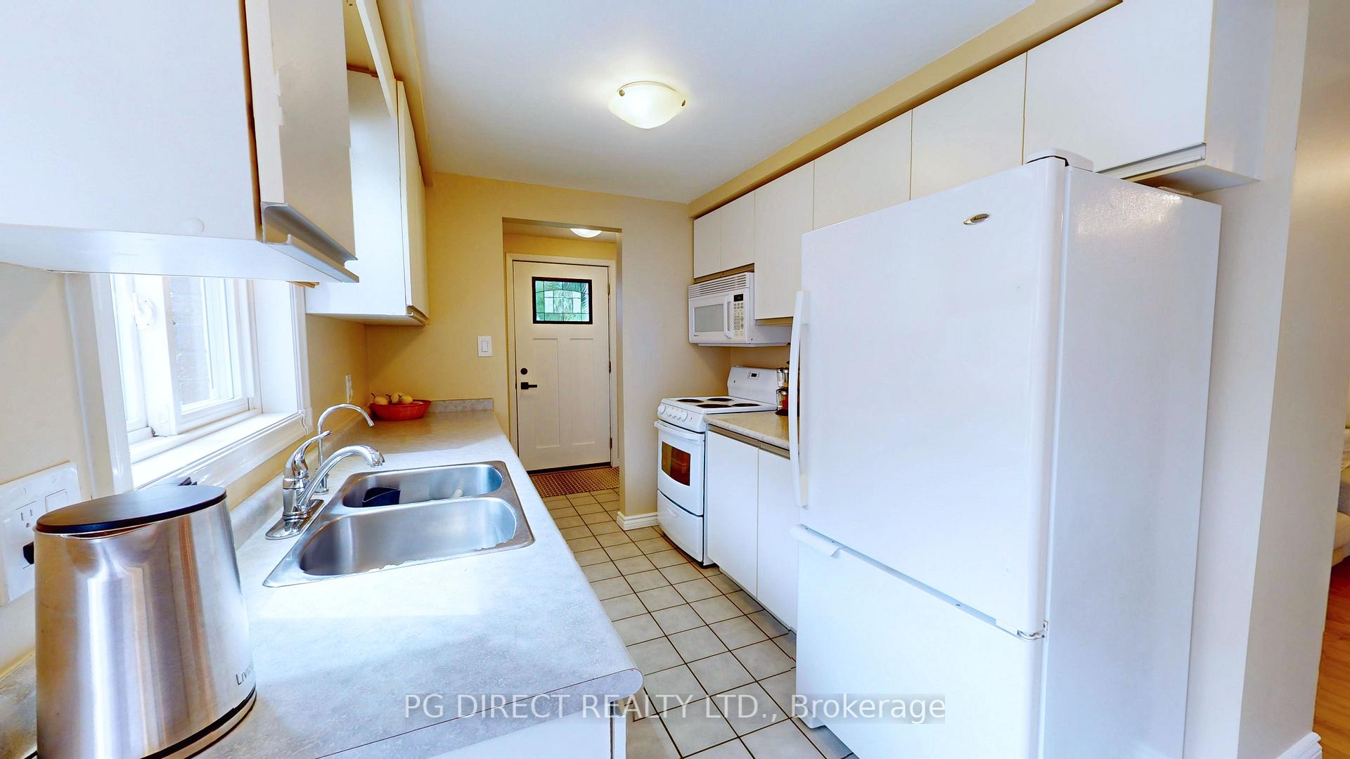 Photo 4 of 116 Oprington Court, Kitchener — HOMEH