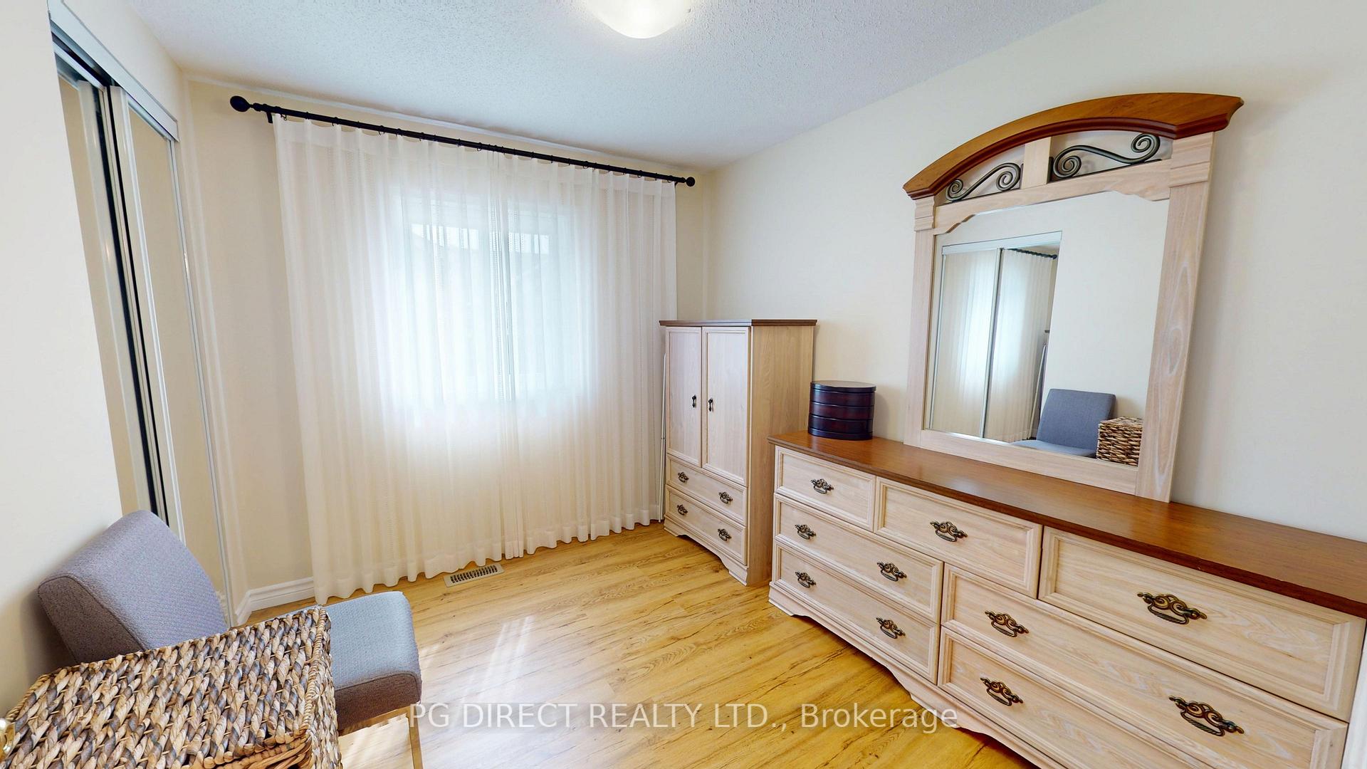 Photo 8 of 116 Oprington Court, Kitchener — HOMEH