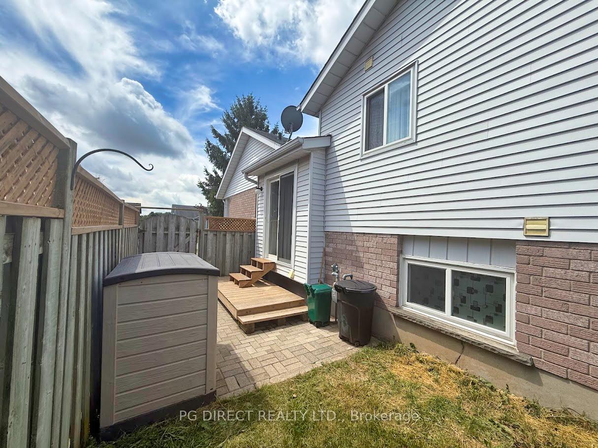 Photo 15 of 116 Oprington Court, Kitchener — HOMEH