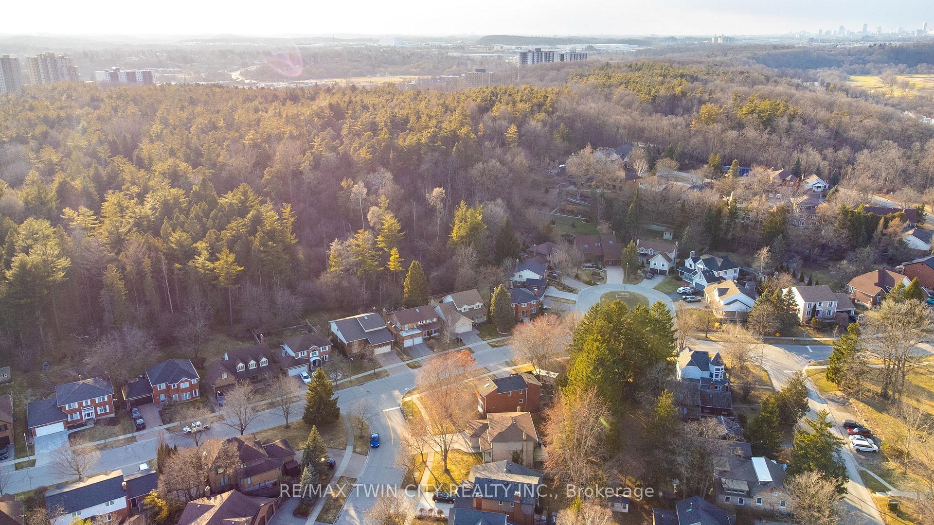 Photo 44 of 8 Mill View Street, Kitchener, Lower Doon — HOMEH