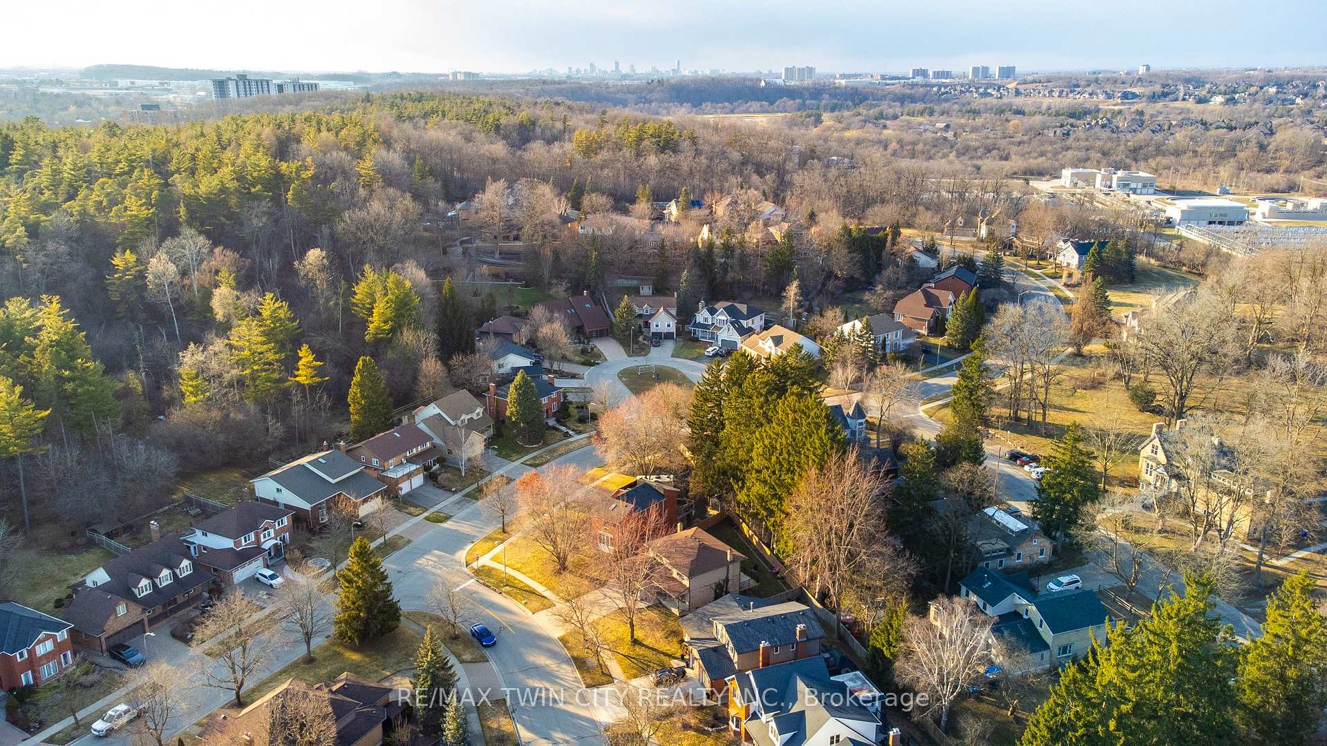 Photo 45 of 8 Mill View Street, Kitchener, Lower Doon — HOMEH
