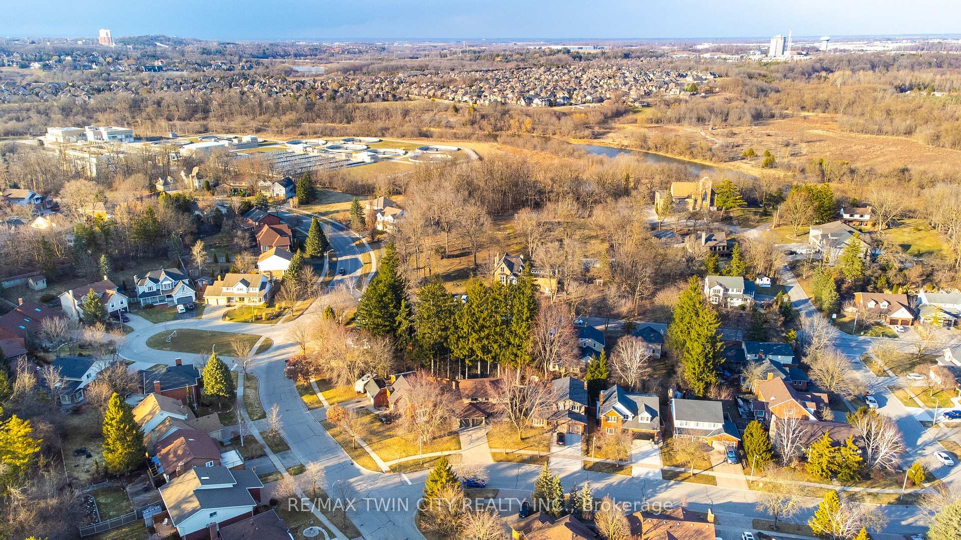 Photo 46 of 8 Mill View Street, Kitchener, Lower Doon — HOMEH