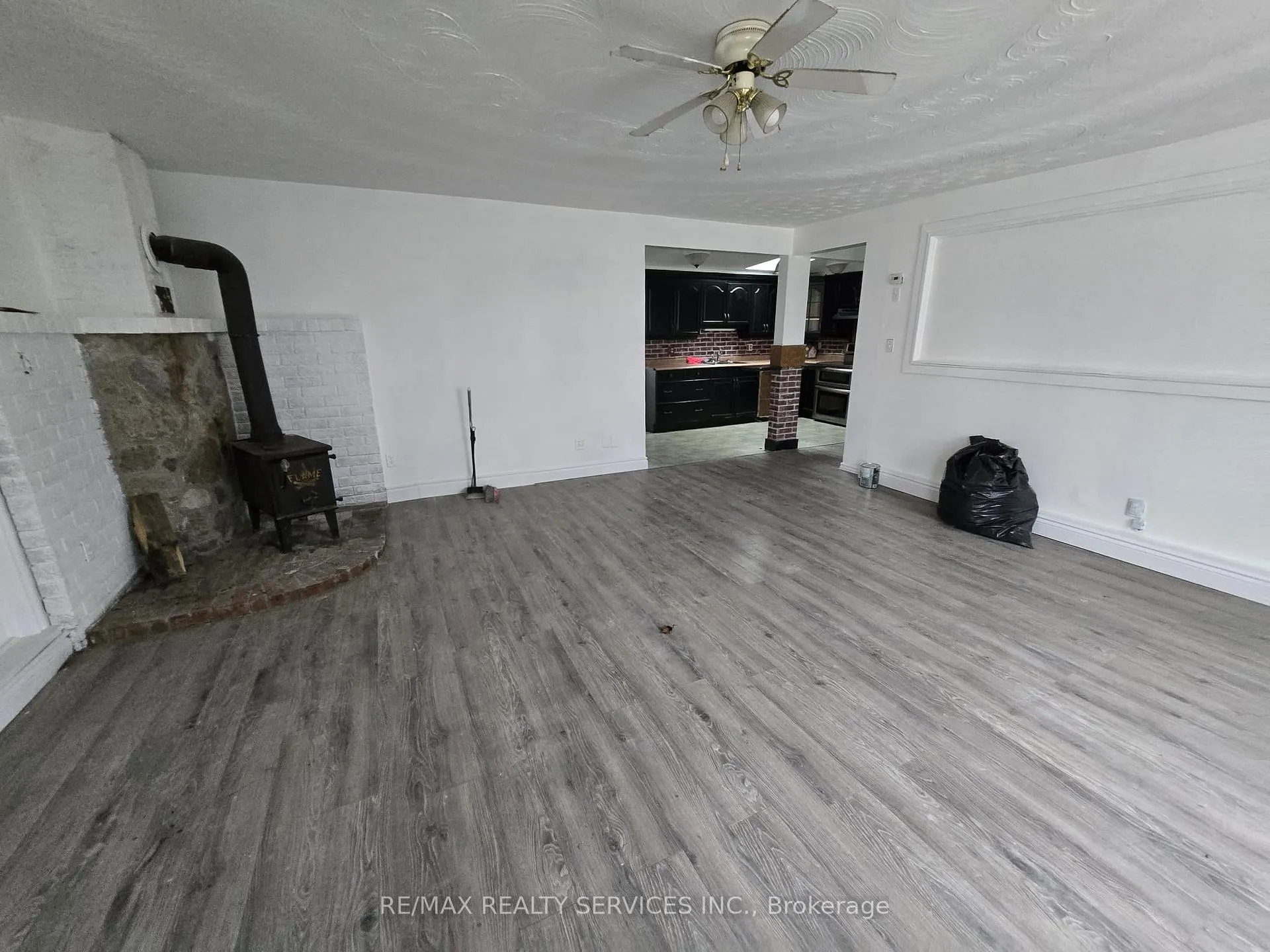 Photo 2 of Unit B, 698 HIghway 6, Hamilton, Waterdown — HOMEH
