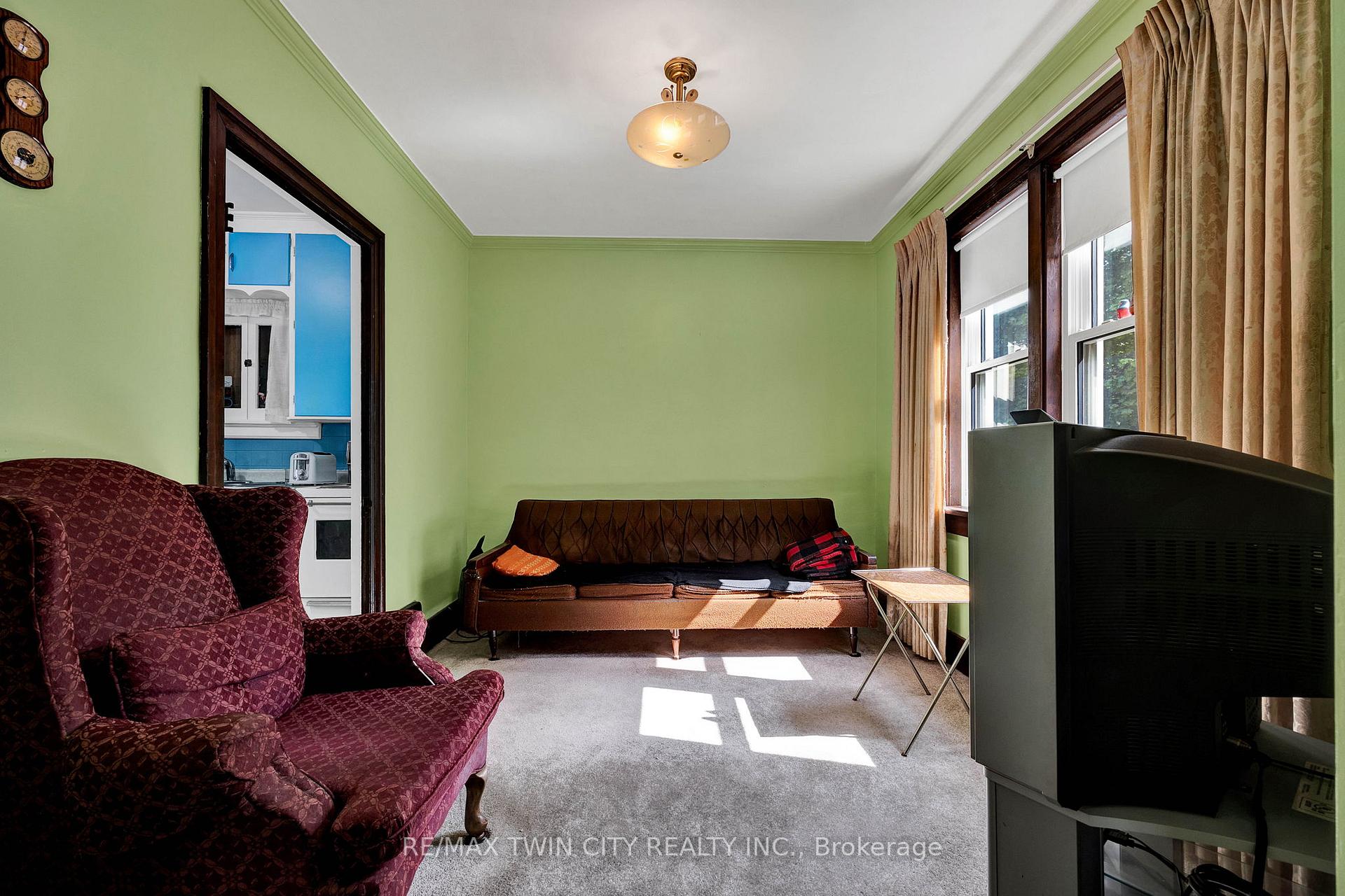 Photo 5 of 7 Stahl Avenue, Kitchener — HOMEH