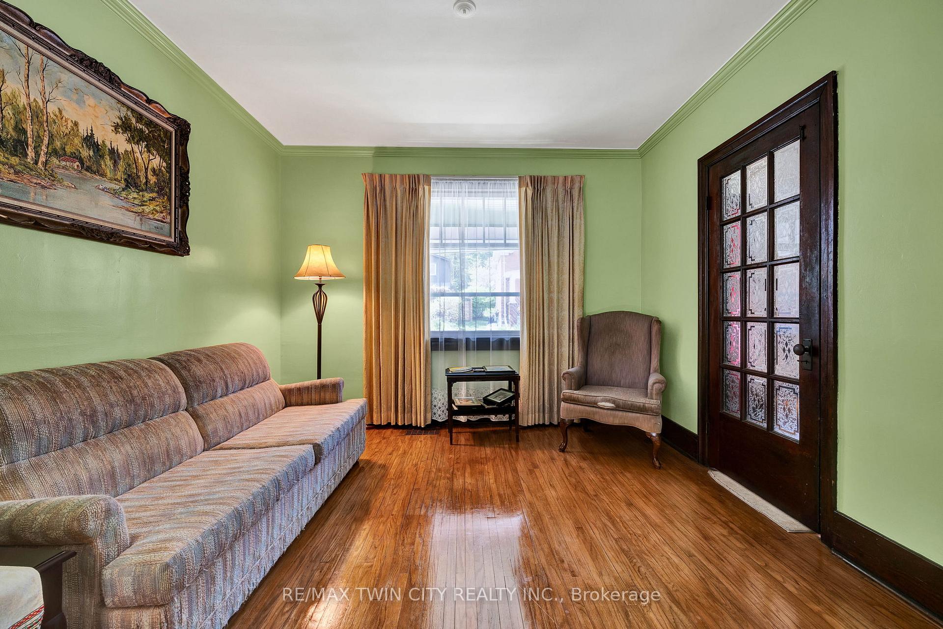 Photo 6 of 7 Stahl Avenue, Kitchener — HOMEH