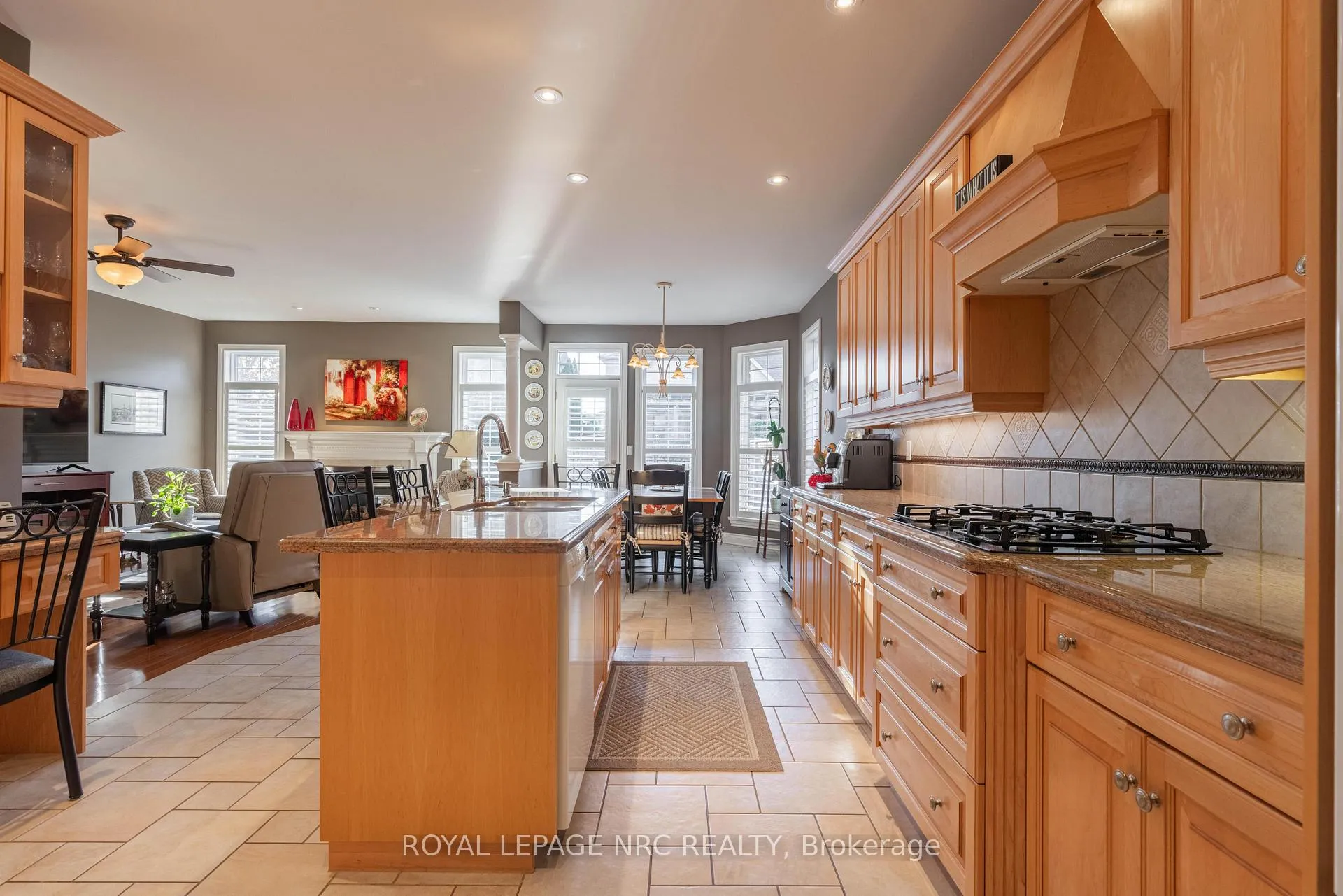 Photo 16 of 47 Countryside Drive, St. Catharines, Grapeview — HOMEH